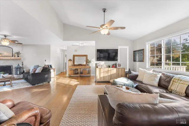 $1,525,000 | 10465 Pelham Drive, Windsor, CA 95492