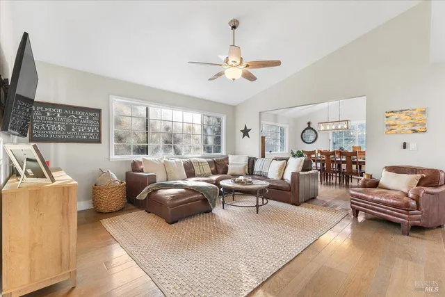 $1,525,000 | 10465 Pelham Drive, Windsor, CA 95492