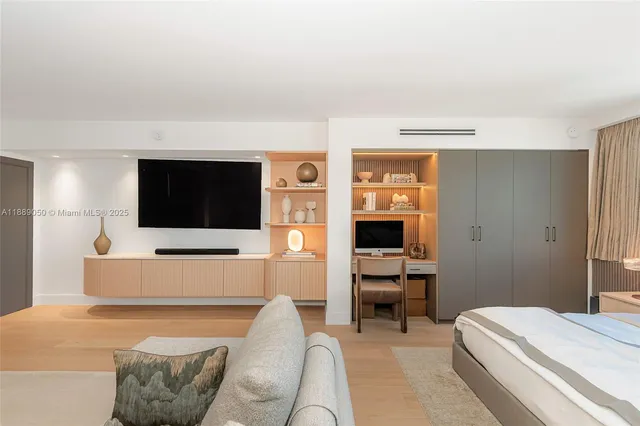 $9,000 | 2301 Collins Avenue, Unit 1527, Miami Beach, FL 33139