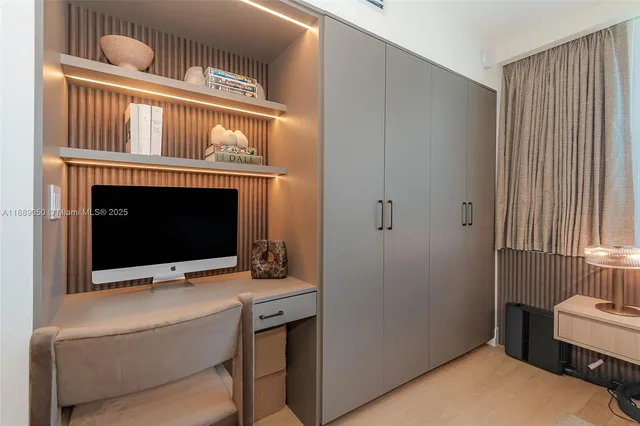 $9,000 | 2301 Collins Avenue, Unit 1527, Miami Beach, FL 33139