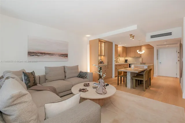 $9,000 | 2301 Collins Avenue, Unit 1527, Miami Beach, FL 33139