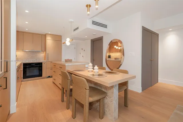 $9,000 | 2301 Collins Avenue, Unit 1527, Miami Beach, FL 33139