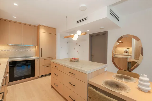 $9,000 | 2301 Collins Avenue, Unit 1527, Miami Beach, FL 33139