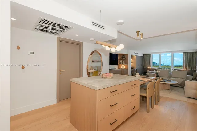 $9,000 | 2301 Collins Avenue, Unit 1527, Miami Beach, FL 33139