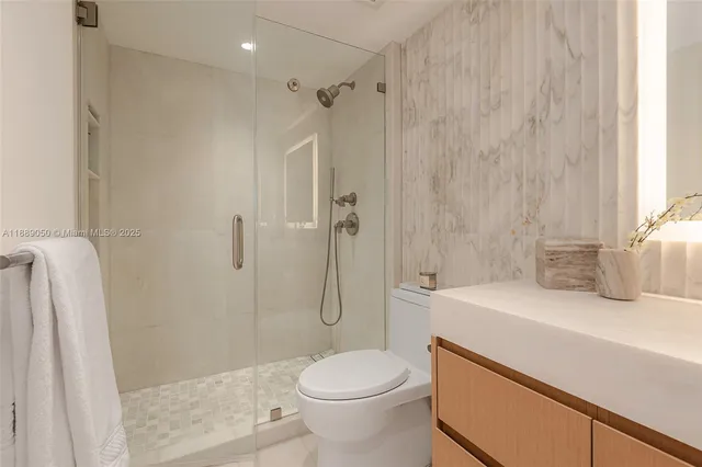 $9,000 | 2301 Collins Avenue, Unit 1527, Miami Beach, FL 33139