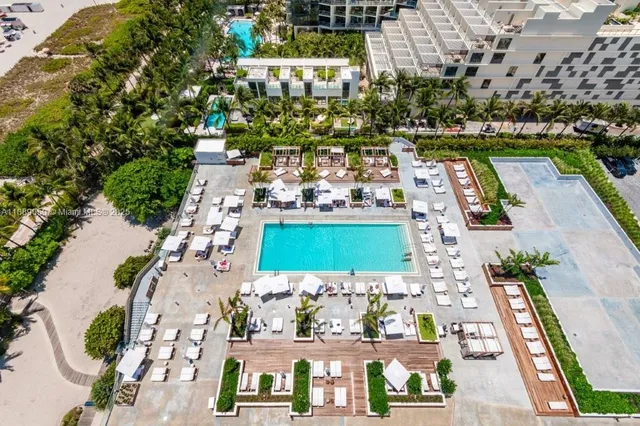 $9,000 | 2301 Collins Avenue, Unit 1527, Miami Beach, FL 33139