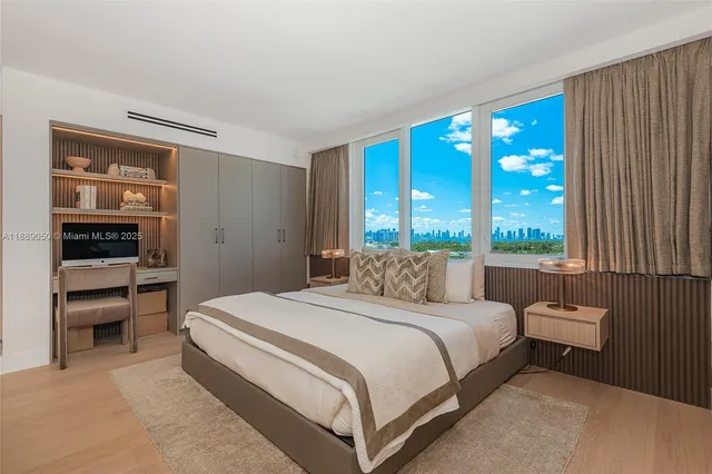 $9,000 | 2301 Collins Avenue, Unit 1527, Miami Beach, FL 33139