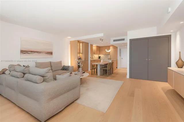 $9,000 | 2301 Collins Avenue, Unit 1527, Miami Beach, FL 33139