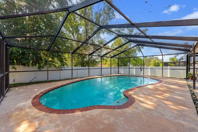 a view of a backyard