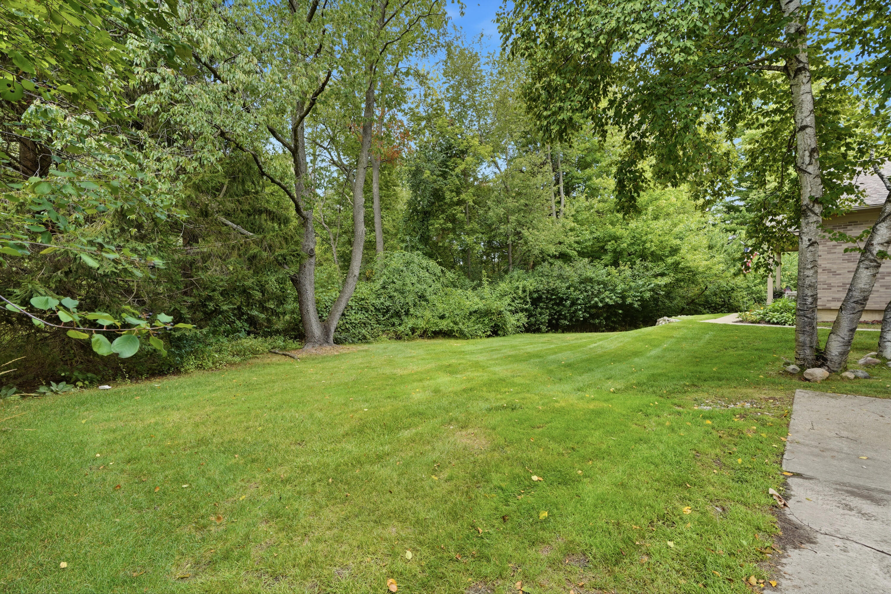 240 Pine Tree Ridge, Unit 4 Waterford, MI 48327 - Photo 26 of 33 240 Pine Tree - Unit 4-37