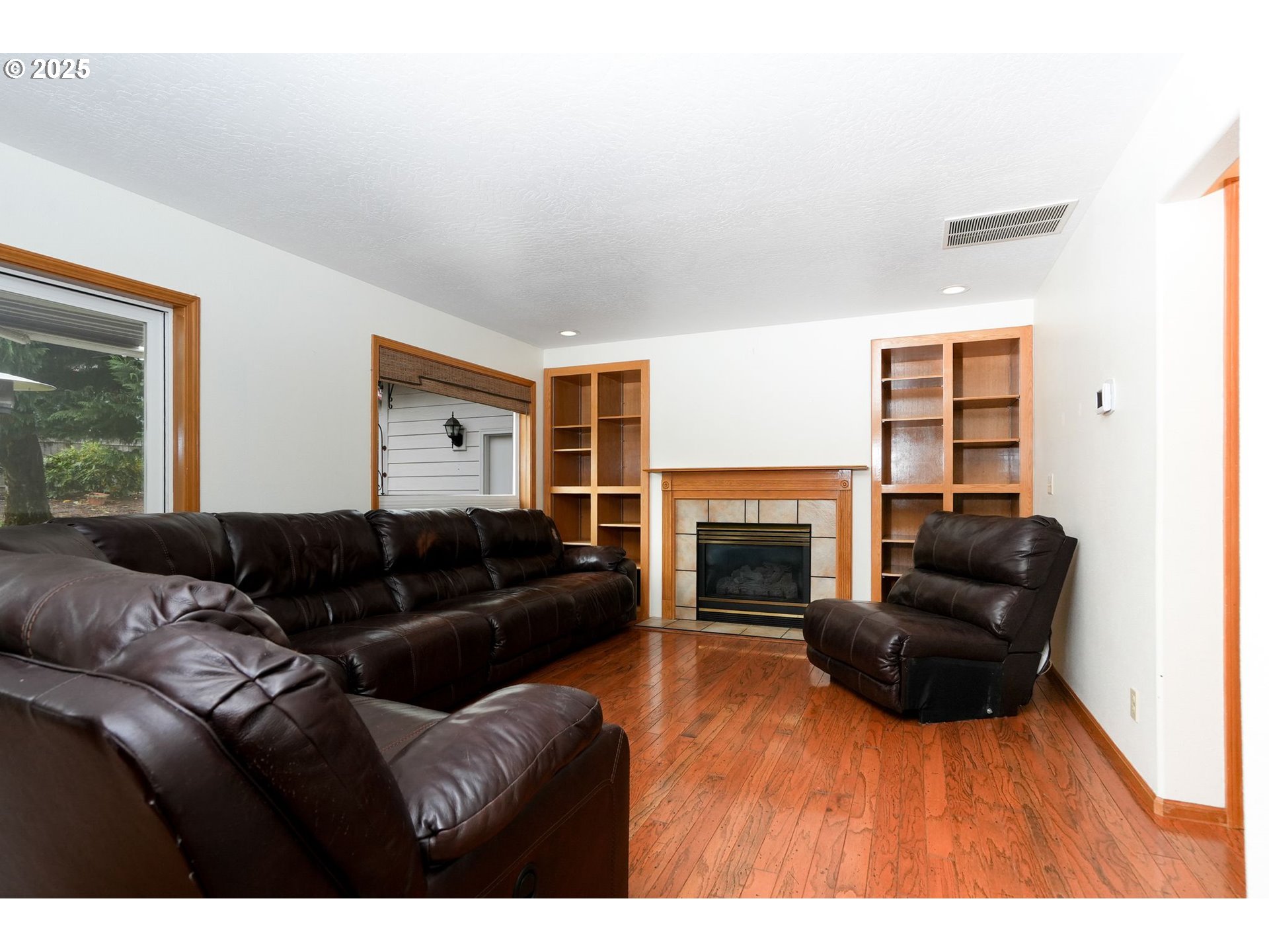 503 Southwest Mistmaiden Court Sublimity, OR 97385 - Photo 18 of 47 a living room with furniture and a fireplace
