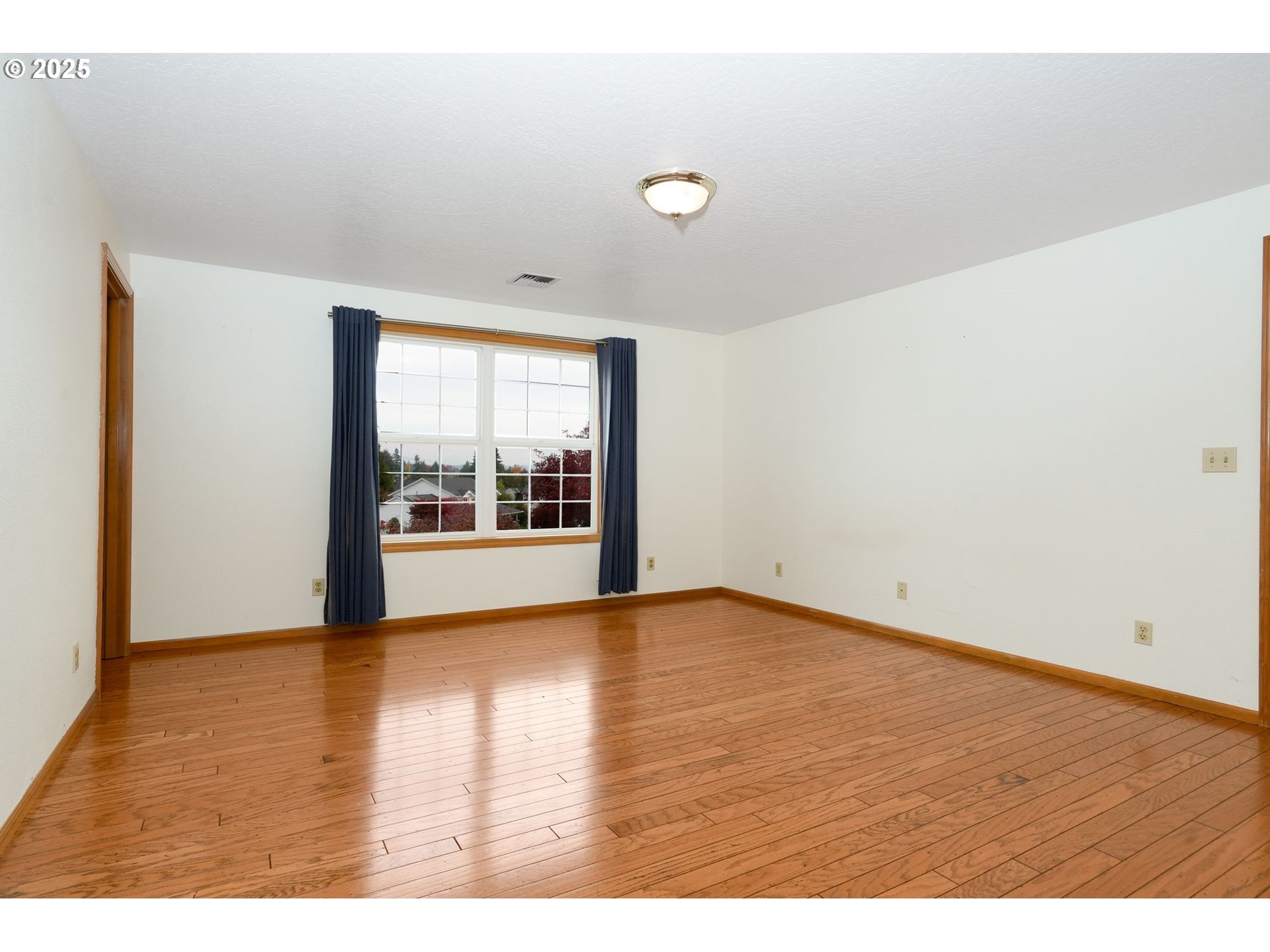 503 Southwest Mistmaiden Court Sublimity, OR 97385 - Photo 35 of 47 a view of an empty room with a window