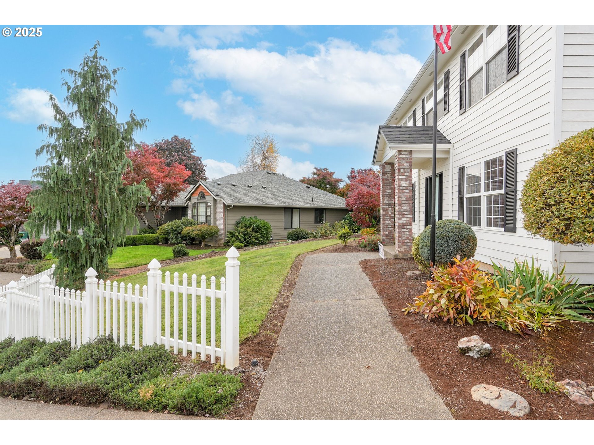 503 Southwest Mistmaiden Court Sublimity, OR 97385 - Photo 8 of 47 a front view of a house with a yard and a garden