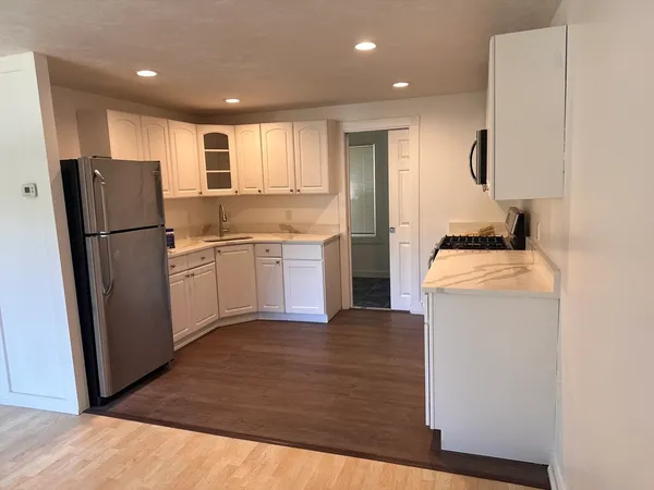 $1,800 | 39 Raymond Street, Unit R, Franklin, MA 02038