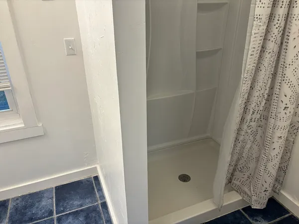 $1,800 | 39 Raymond Street, Unit R, Franklin, MA 02038