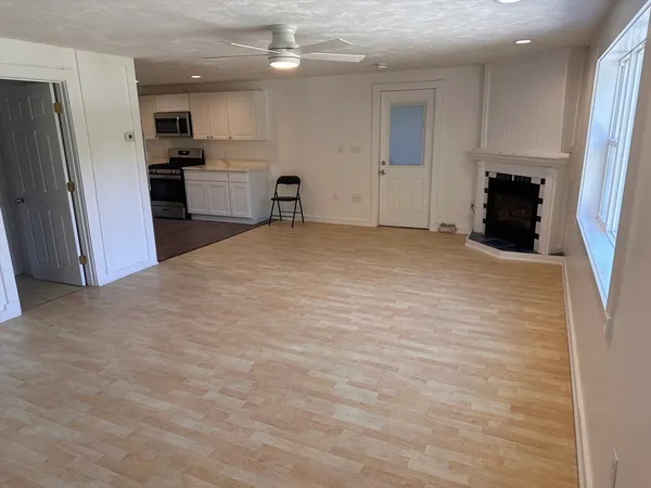 $1,800 | 39 Raymond Street, Unit R, Franklin, MA 02038