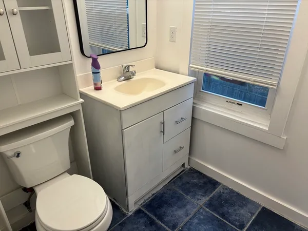 $1,800 | 39 Raymond Street, Unit R, Franklin, MA 02038