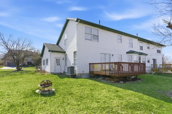 $2,500 | 1824 B Country Hills Drive, Unit B, Yorkville, IL 60560