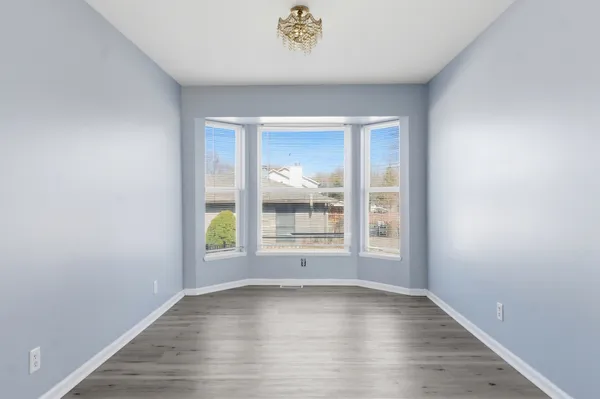 $2,500 | 1824 B Country Hills Drive, Unit B, Yorkville, IL 60560