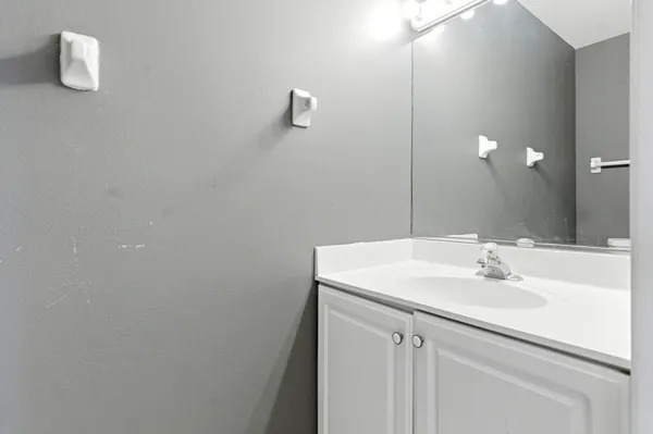 $2,500 | 1824 B Country Hills Drive, Unit B, Yorkville, IL 60560