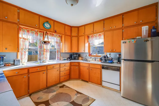 $194,800 | 621 West Marshall Street, Manitowoc, WI 54220