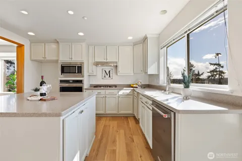 $949,000 | 2255 North Aviator Lane, Oak Harbor, WA 98277