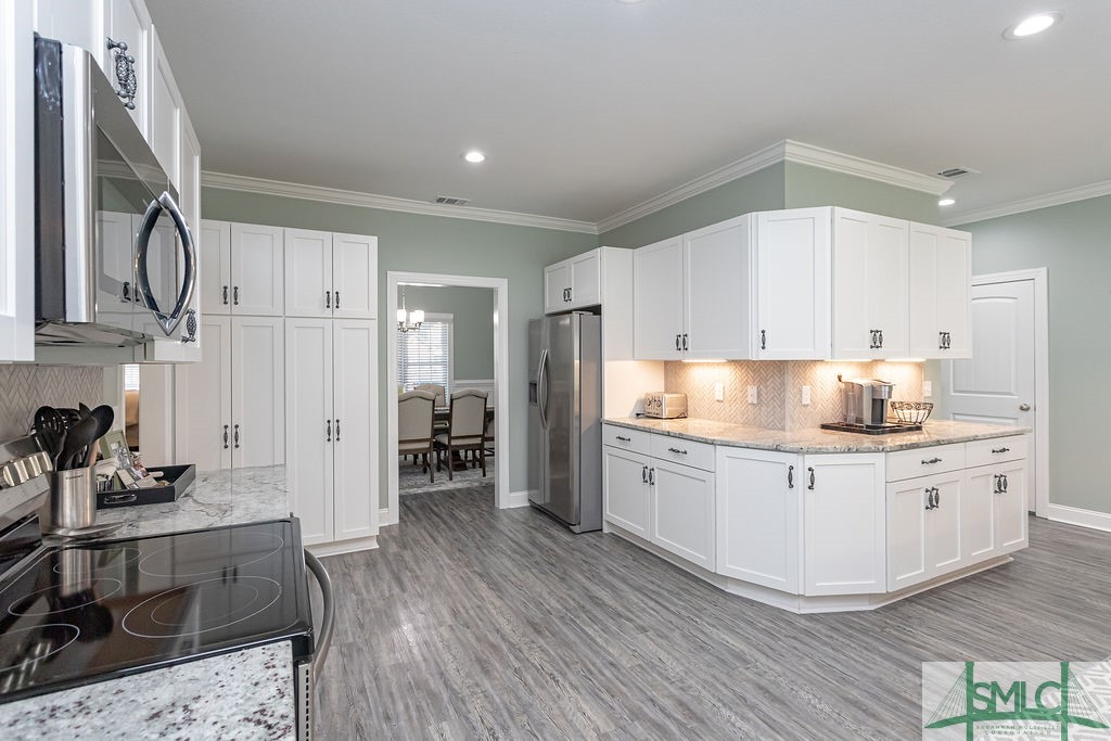 202 Lennox Place Rincon, GA 31326 - Photo 13 of 47 An abundance of soft close cabinetry.