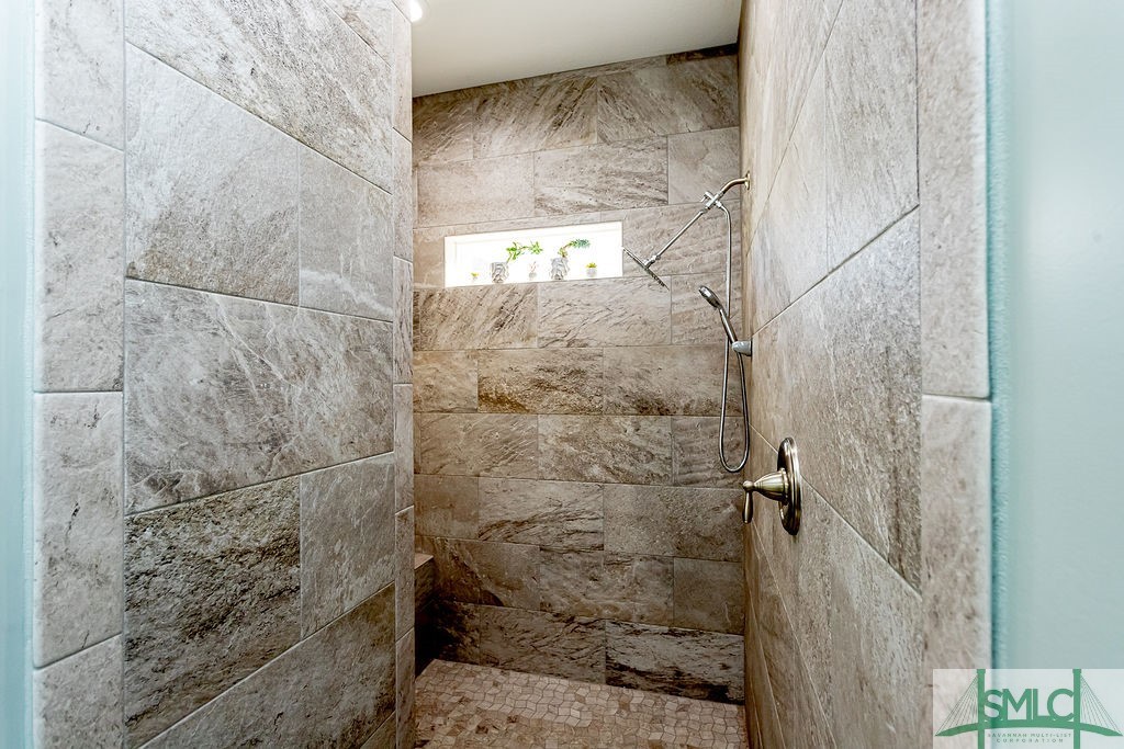 202 Lennox Place Rincon, GA 31326 - Photo 29 of 47 Exquisite spa like walk in shower!