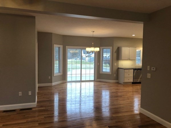 165 Canterbury Road Springfield, MA 01118 - Photo 8 of 21