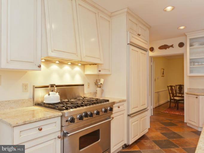 7607 Glendale Road Chevy Chase, MD 20815 - Photo 11 of 19 Kitchen