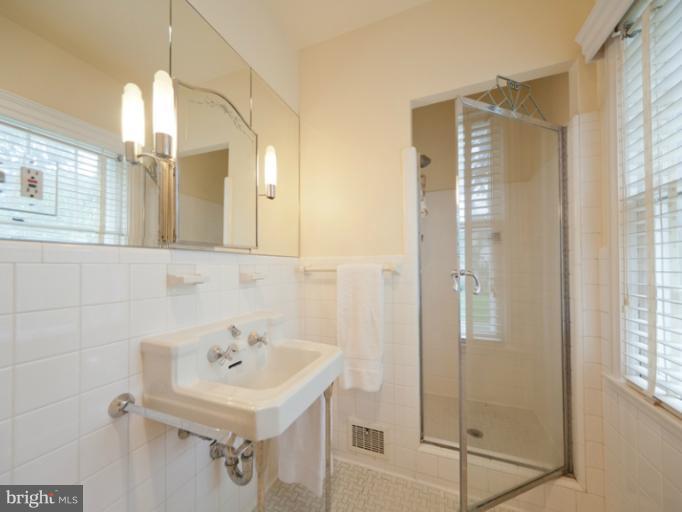 7607 Glendale Road Chevy Chase, MD 20815 - Photo 8 of 19 Bath (Master)
