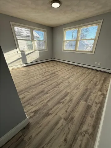 $2,095 | 61 Esten Avenue, Unit 4, Pawtucket, RI 02860