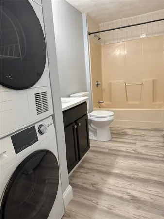 $2,095 | 61 Esten Avenue, Unit 4, Pawtucket, RI 02860