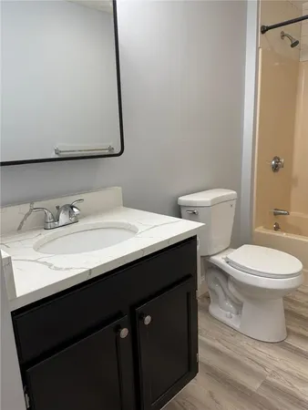 $2,095 | 61 Esten Avenue, Unit 4, Pawtucket, RI 02860