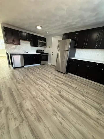 $2,095 | 61 Esten Avenue, Unit 4, Pawtucket, RI 02860