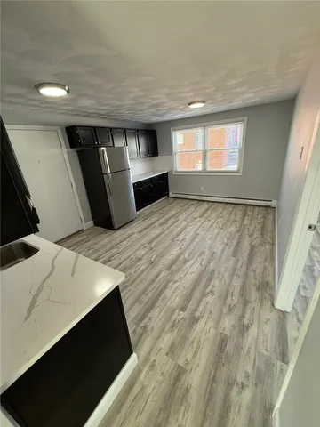 $2,095 | 61 Esten Avenue, Unit 4, Pawtucket, RI 02860