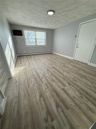 $2,095 | 61 Esten Avenue, Unit 4, Pawtucket, RI 02860