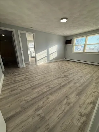 $2,095 | 61 Esten Avenue, Unit 4, Pawtucket, RI 02860