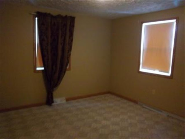 2249 West Rathbun Road Burt, MI 48417 - Photo 5 of 7 31091533-4.JPG