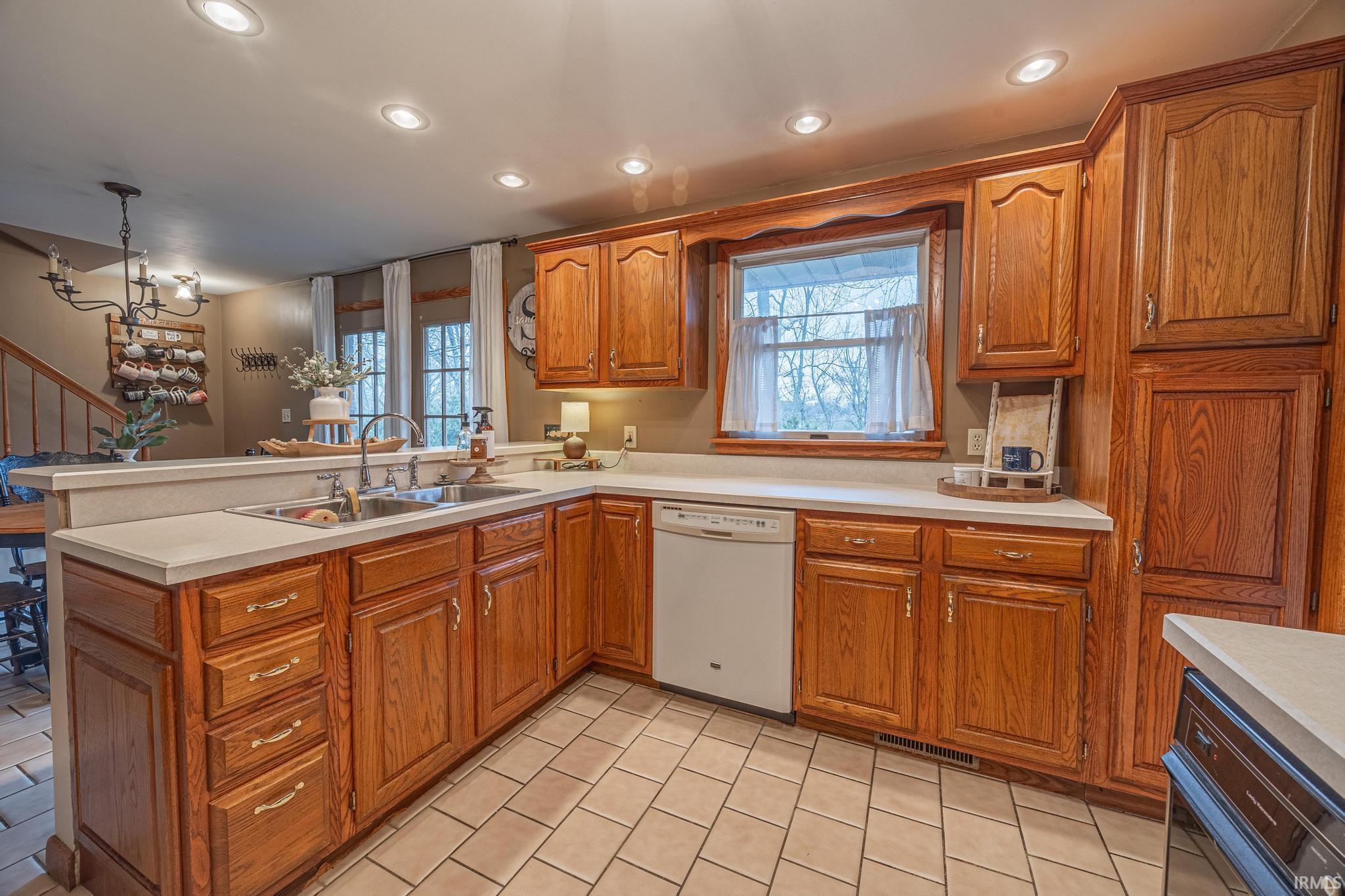 342 North Meridian Road Jasper, IN 47546 - Photo 6 of 36
