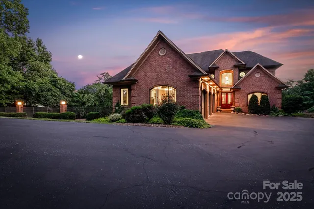 $2,390,000 | 368 Players Ridge Road, Hickory, NC 28601