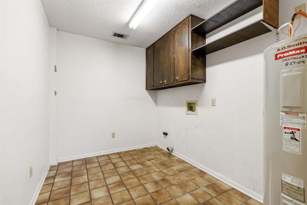 100 Linden Lane Hewitt, TX 76643 - Photo 13 of 31 a view of a closet area