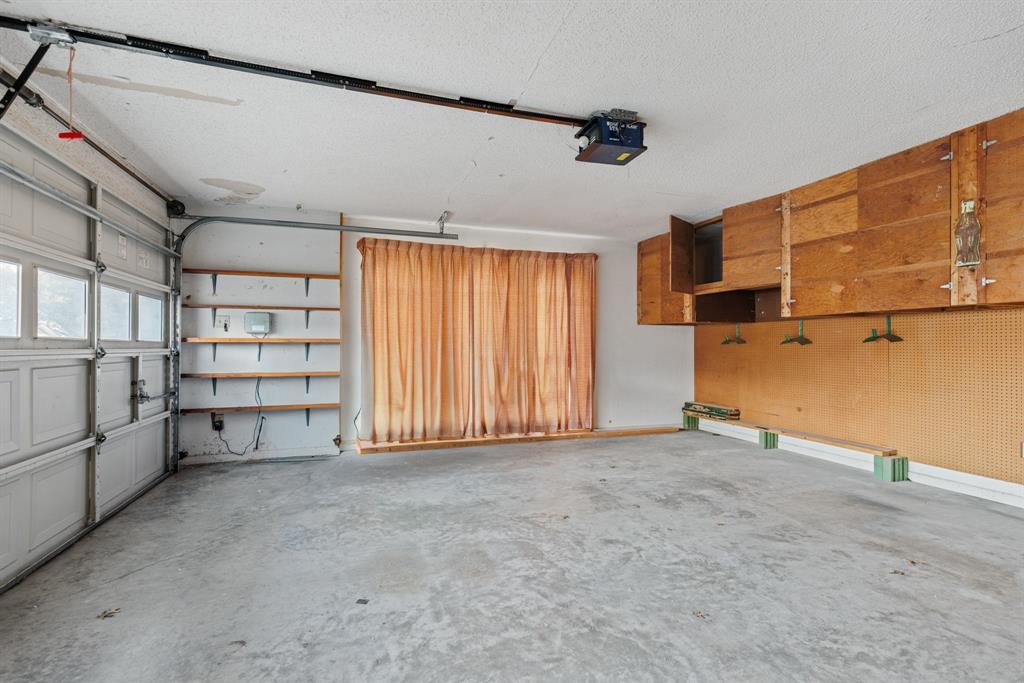 100 Linden Lane Hewitt, TX 76643 - Photo 25 of 31 an empty room with cabinet and windows