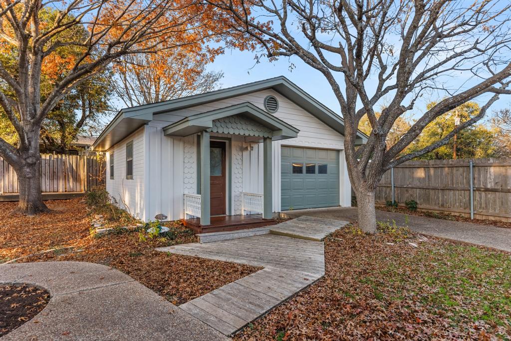 100 Linden Lane Hewitt, TX 76643 - Photo 28 of 31 a front view of a house with a yard and garage