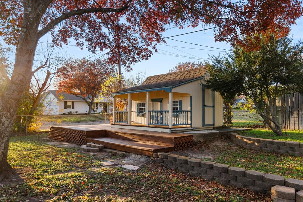 100 Linden Lane Hewitt, TX 76643 - Photo 30 of 31 a front view of a house with a yard