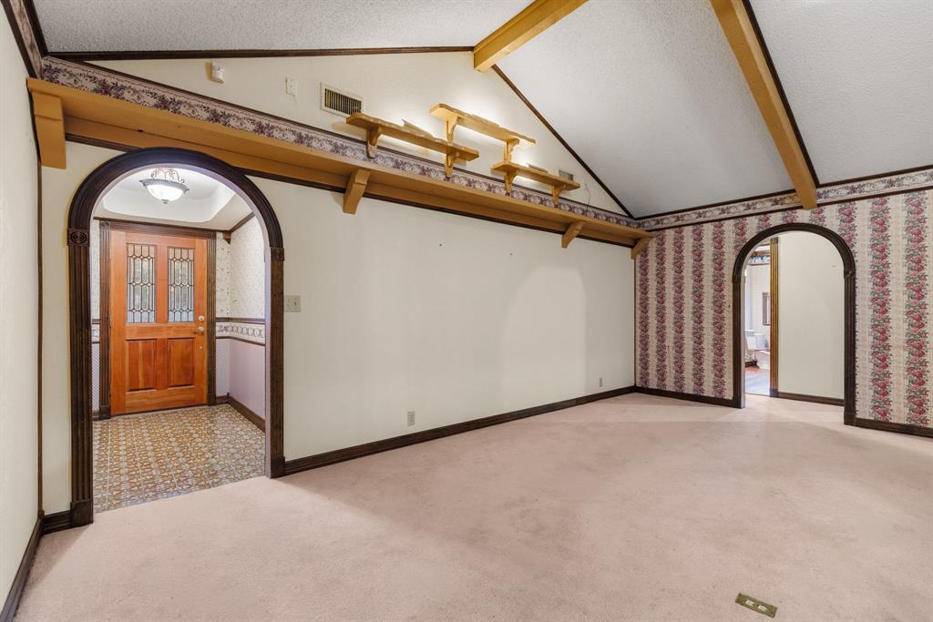 100 Linden Lane Hewitt, TX 76643 - Photo 6 of 31 a view of a car garage with a mirror