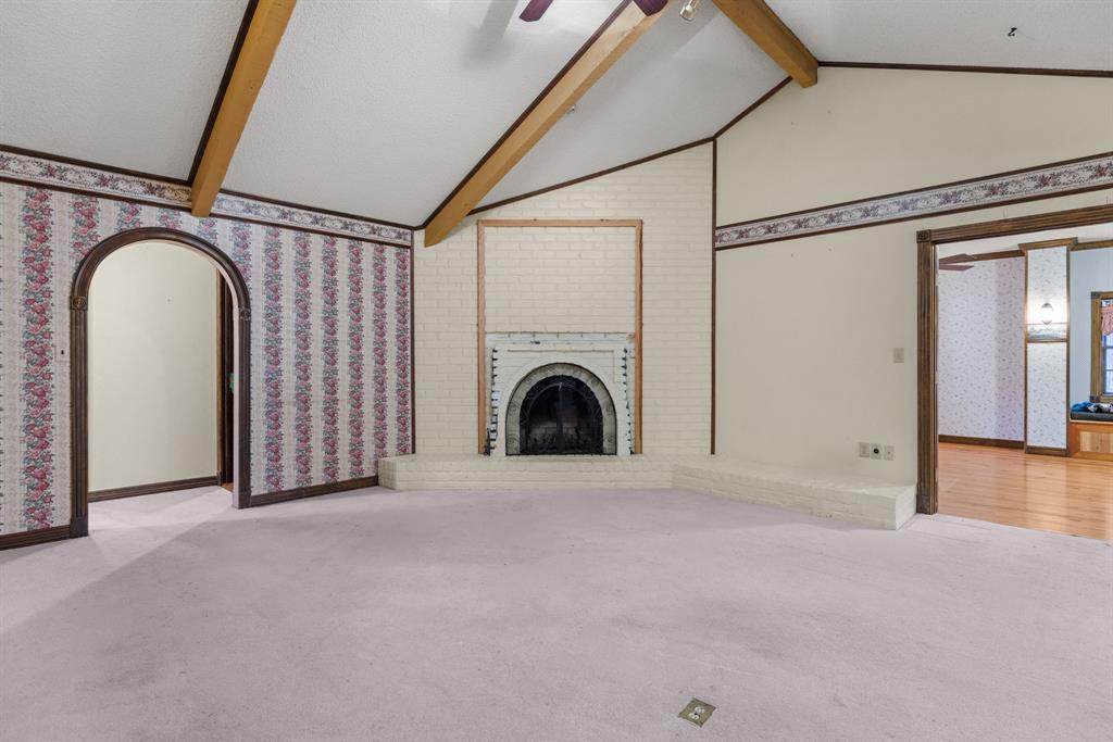 100 Linden Lane Hewitt, TX 76643 - Photo 7 of 31 a view of a livingroom with a fireplace