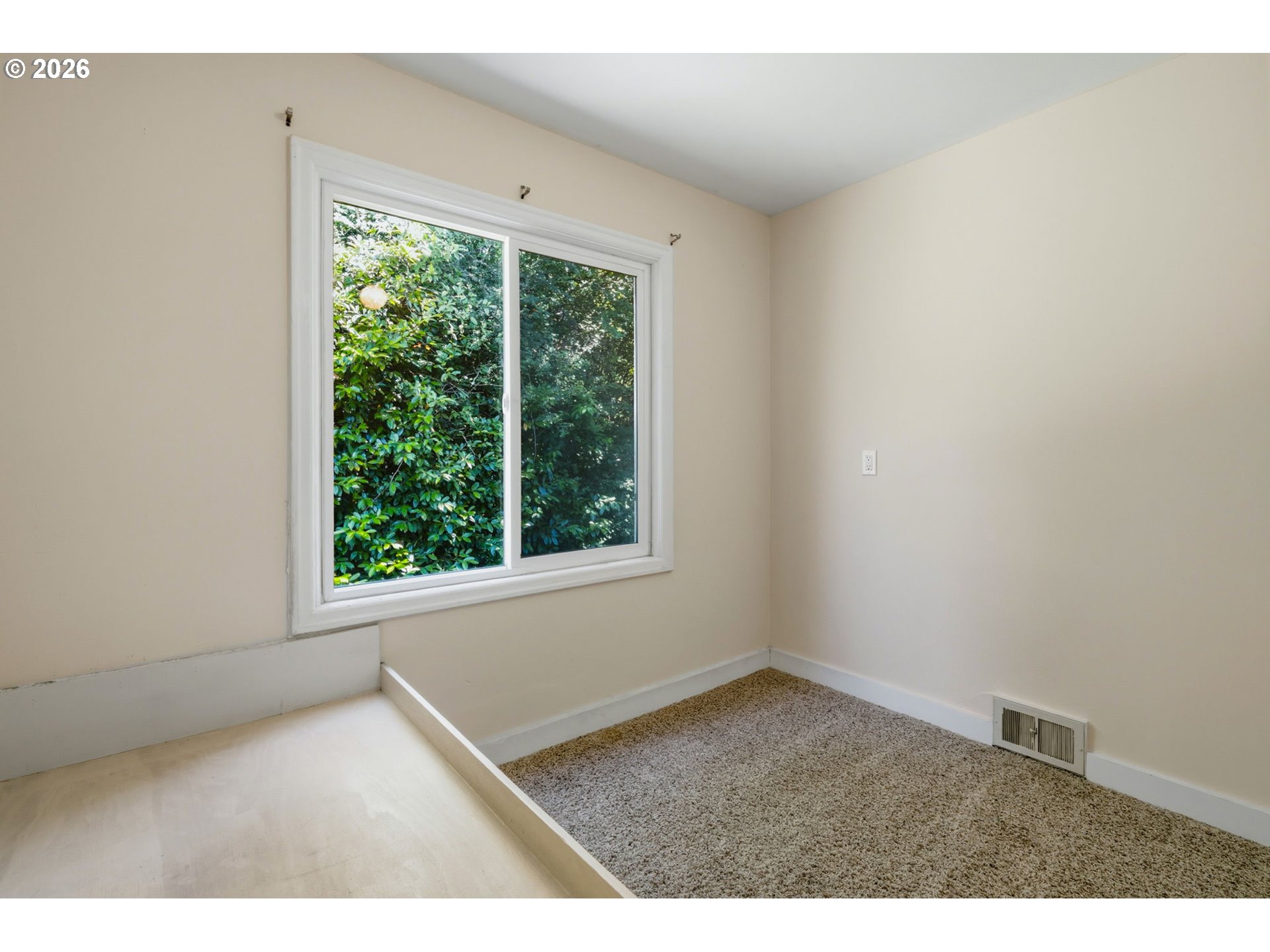 9540 Southwest Terwilliger Boulevard Portland, OR 97219 - Photo 25 of 44