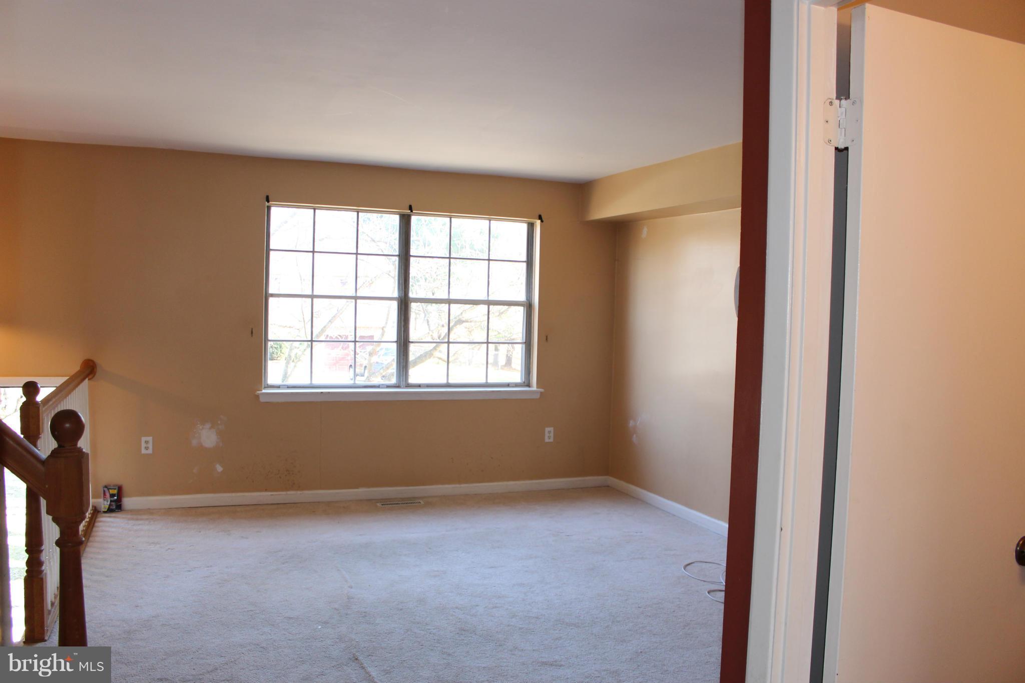 102 Valley Bend Road Westminster, MD 21157 - Photo 8 of 27 Living Room