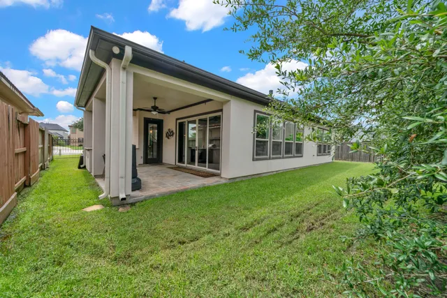 a view of a house with backyard and porch